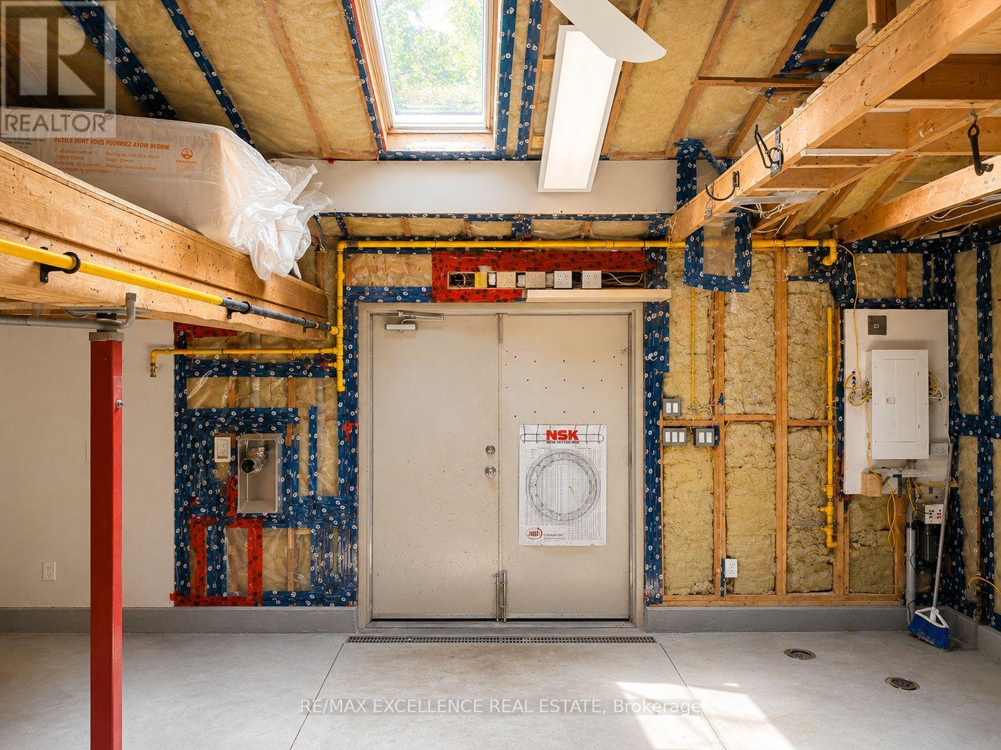 627 UPPER SHERMAN AVENUE - Image 33