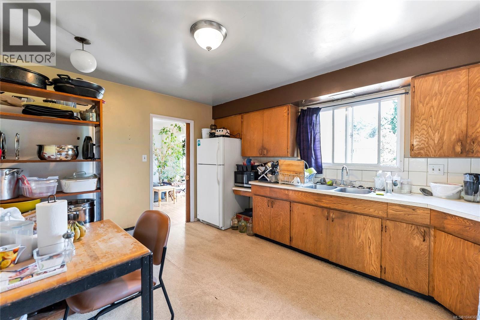 4479 Majestic Dr - 5