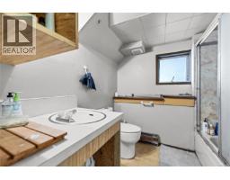 4479 Majestic Dr, Saanich, BC V8N3H7 Photo 16
