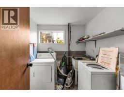 4479 Majestic Dr, Saanich, BC V8N3H7 Photo 17