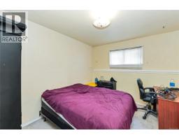 4479 Majestic Dr, Saanich, BC V8N3H7 Photo 18