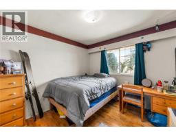 Living room - 4479 Majestic Dr, Saanich, BC V8N3H7 Photo 8