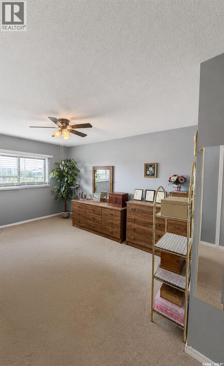 #304 255 7th STREET E - 12