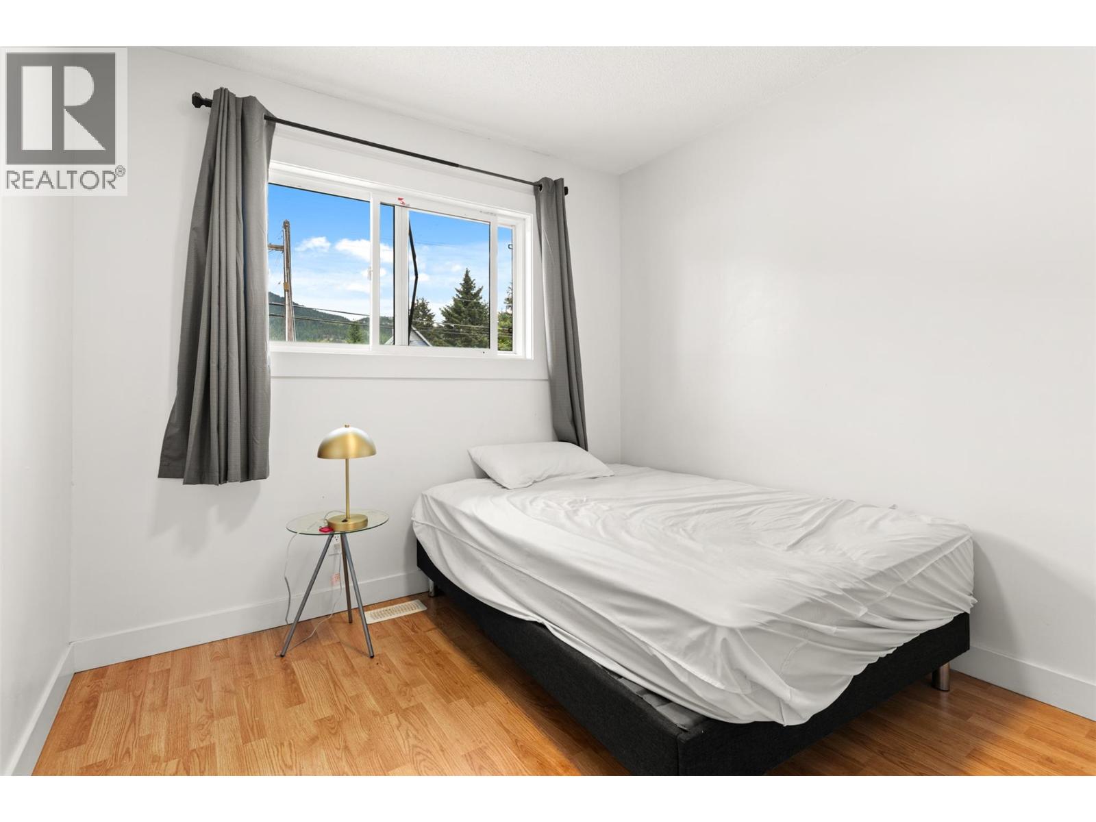 601 Barry Road - 34