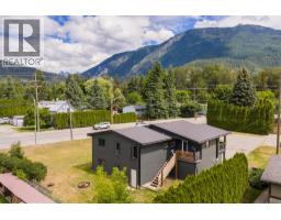 Full bathroom - 601 Barry Road, Revelstoke, BC V0E2S0 Photo 10