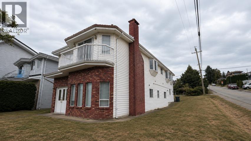 11 STRATFORD AVENUE