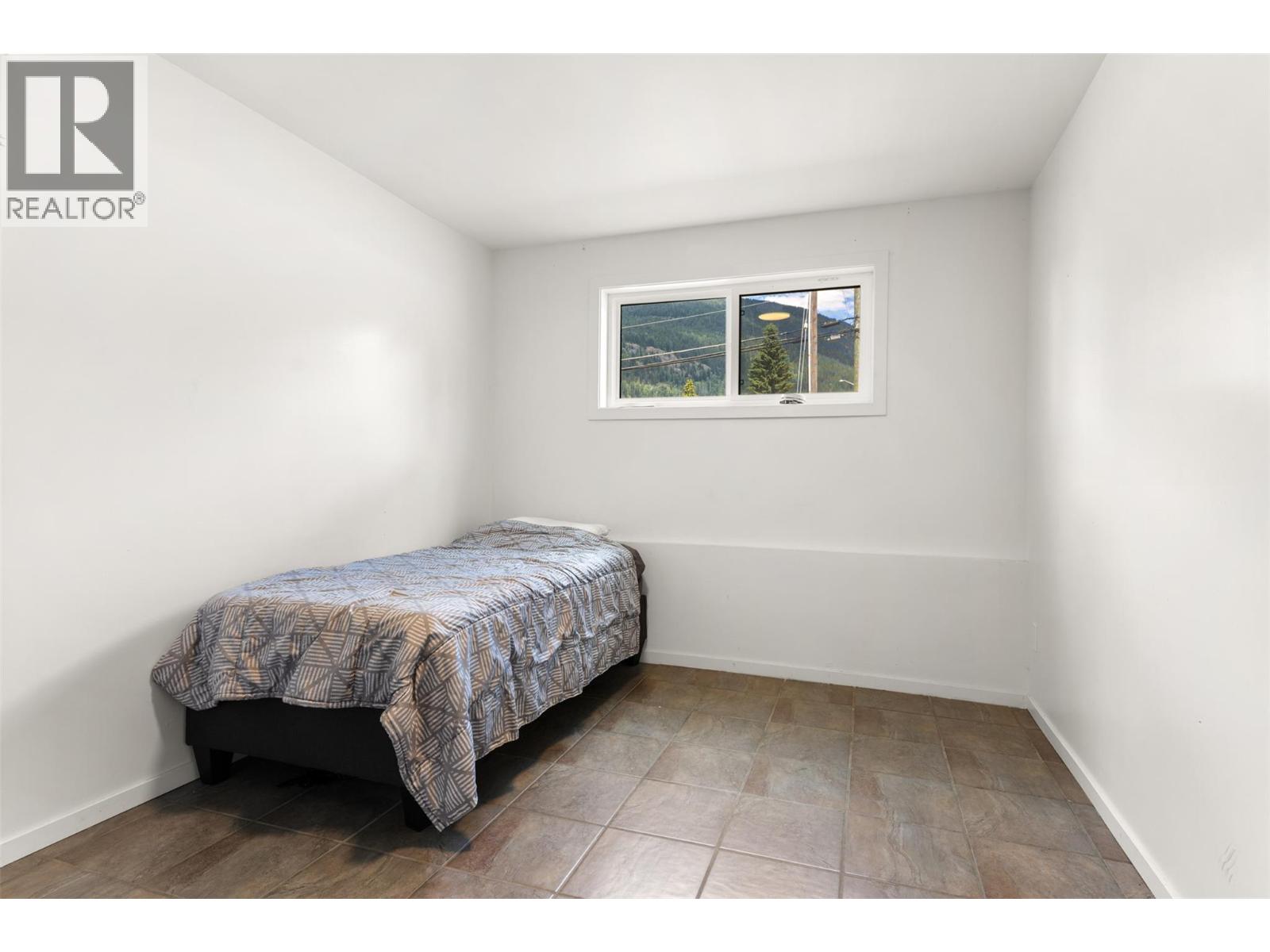 601 Barry Road - 33