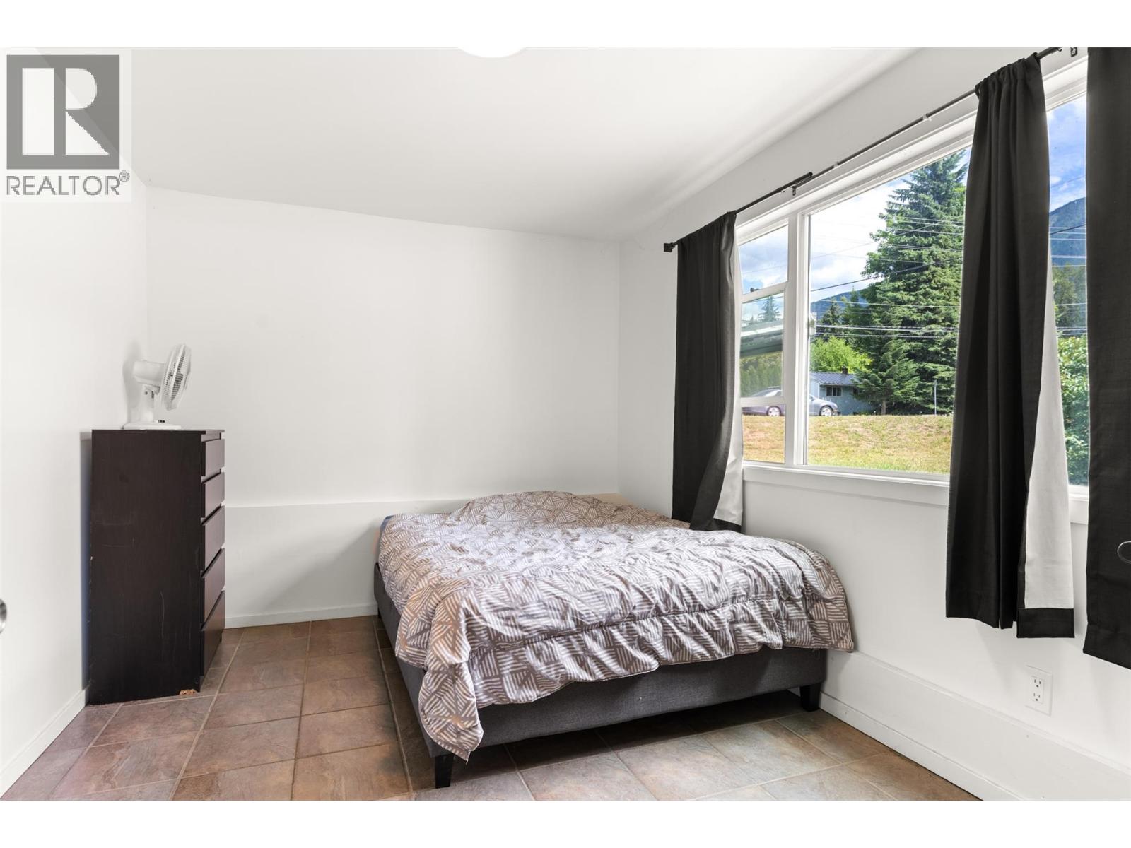 601 Barry Road - 32