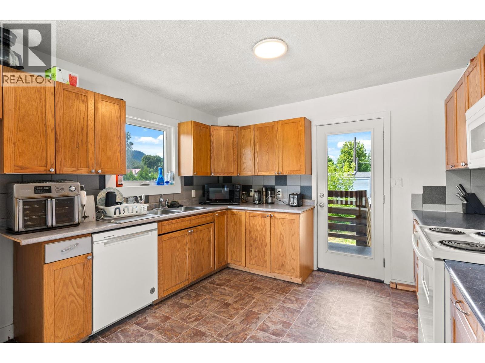 601 Barry Road - 26