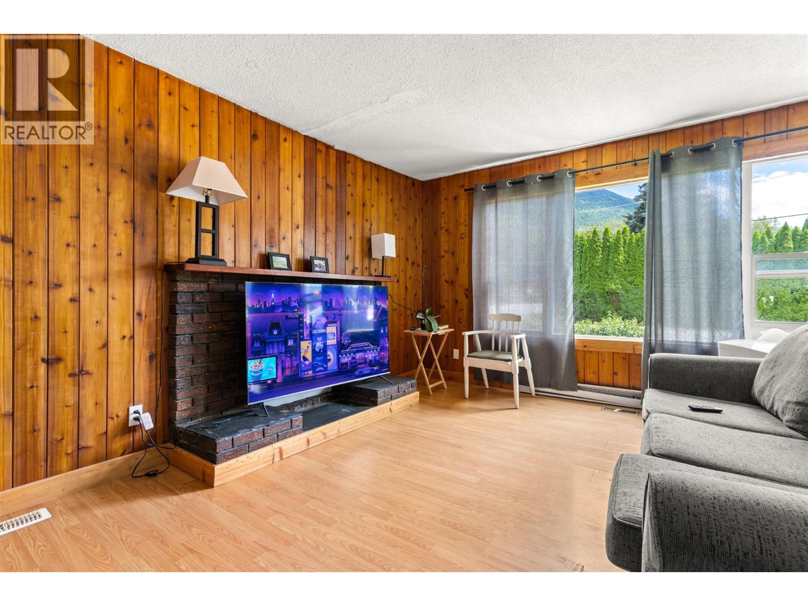 601 Barry Road - 24