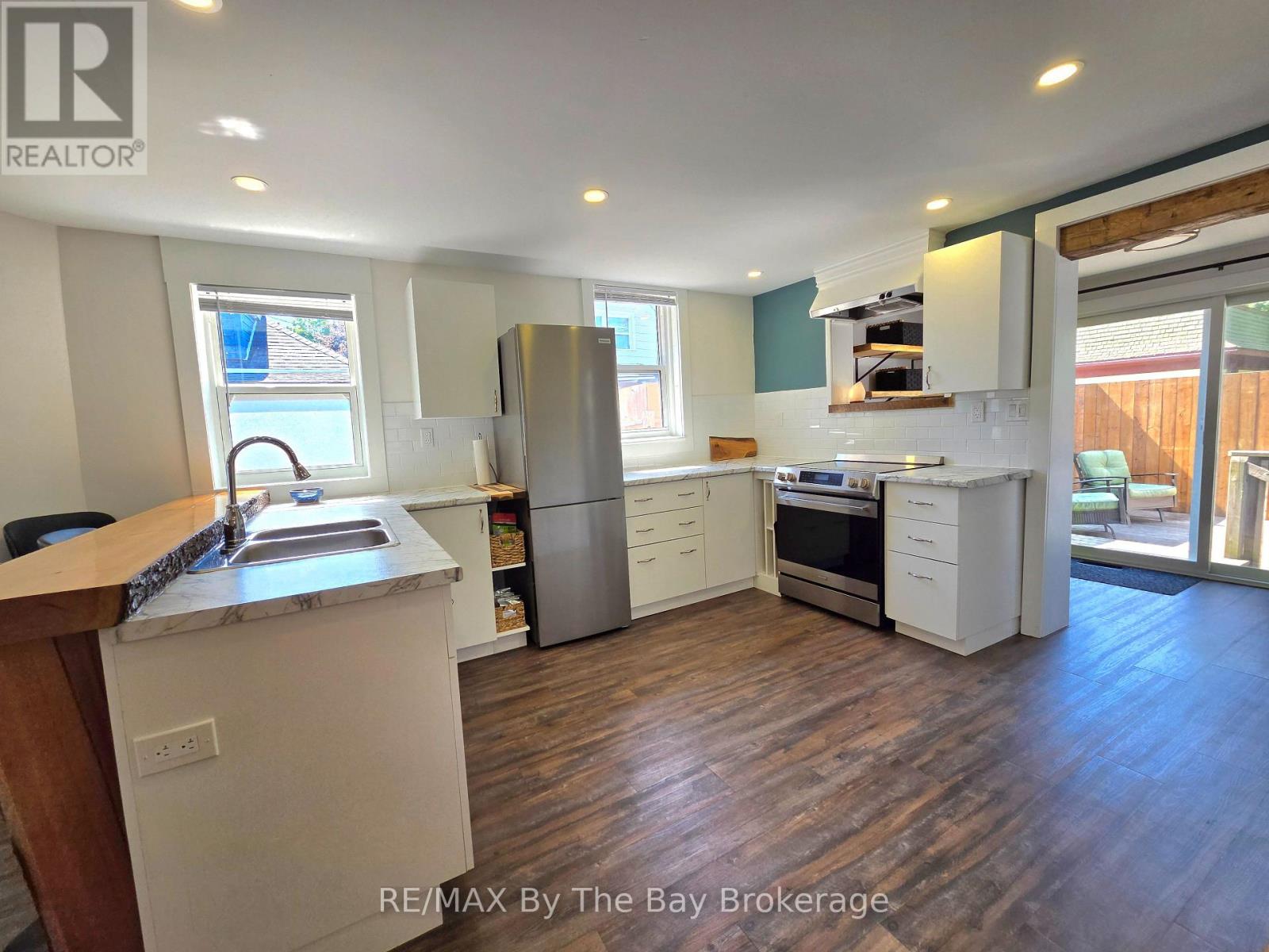 52 BERRY STREET - 12