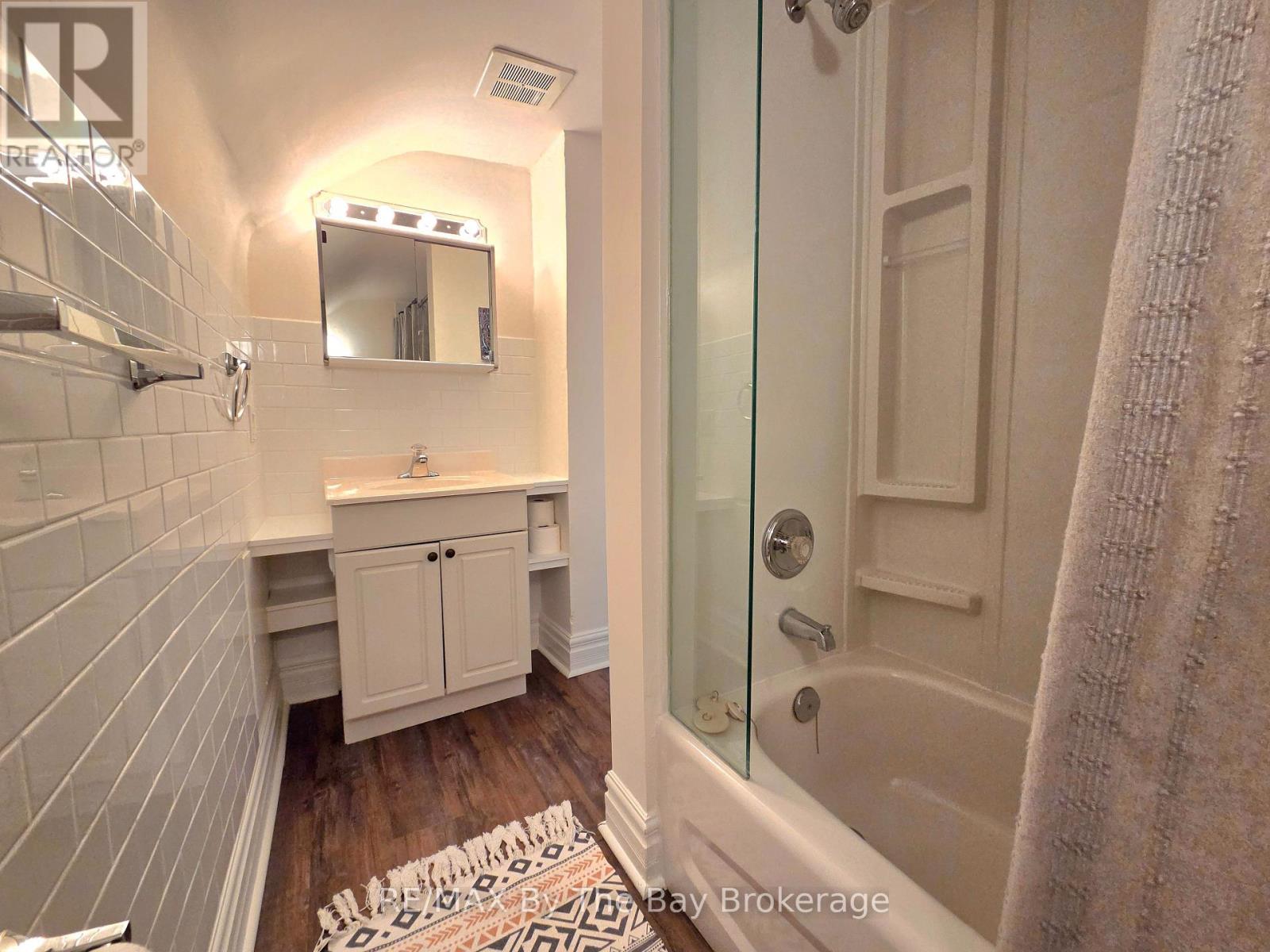 52 BERRY STREET - 16