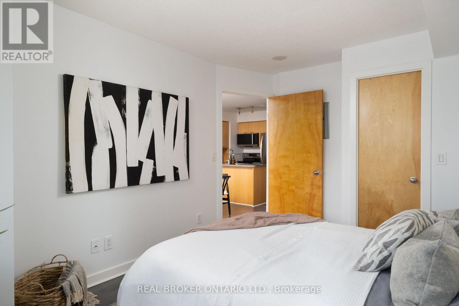#1416 255 RICHMOND STREET E - 12