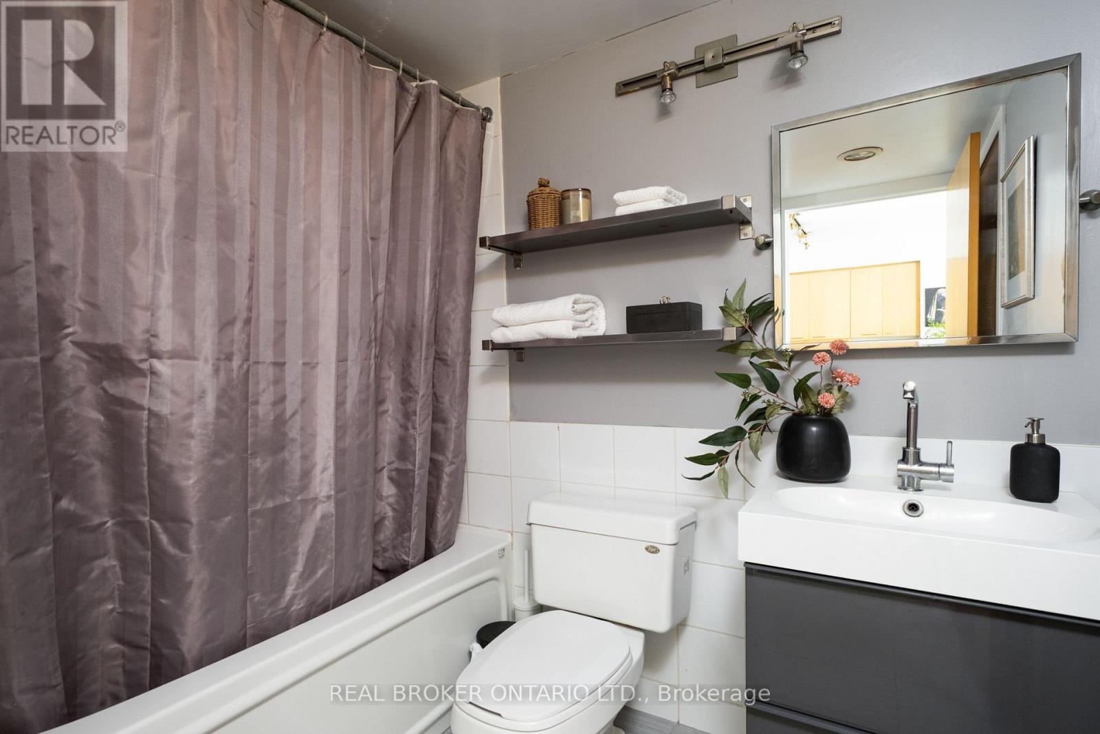 #1416 255 RICHMOND STREET E - 17