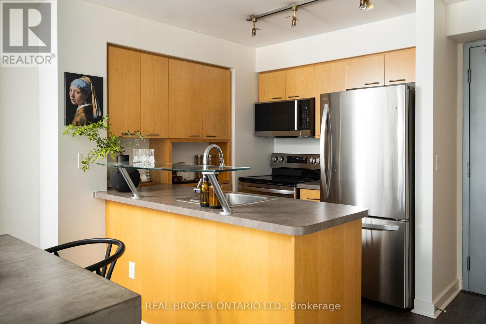 #1416 255 RICHMOND STREET E - 7