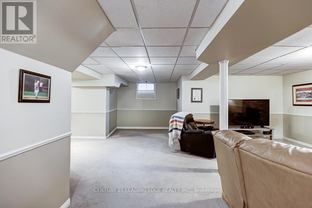128 REEVE DRIVE - 32