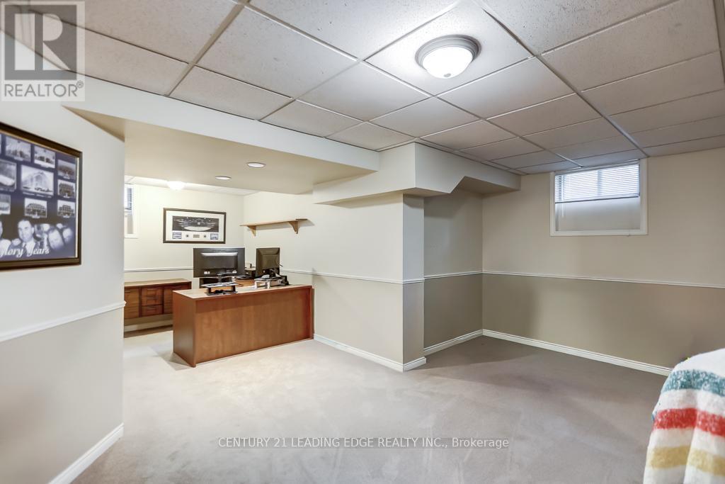 128 REEVE DRIVE - 33