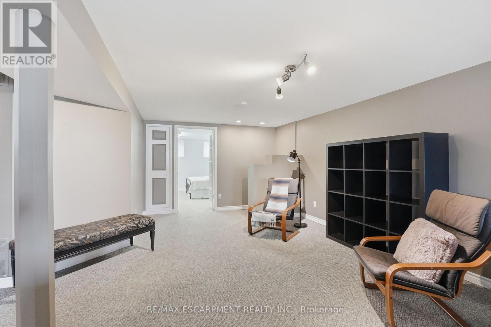 31 ALGONQUIN AVENUE - 33