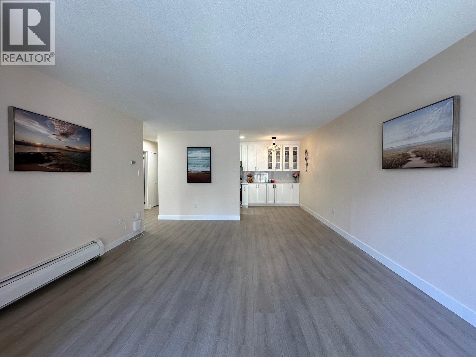 401 4941 LOUGHEED HIGHWAY