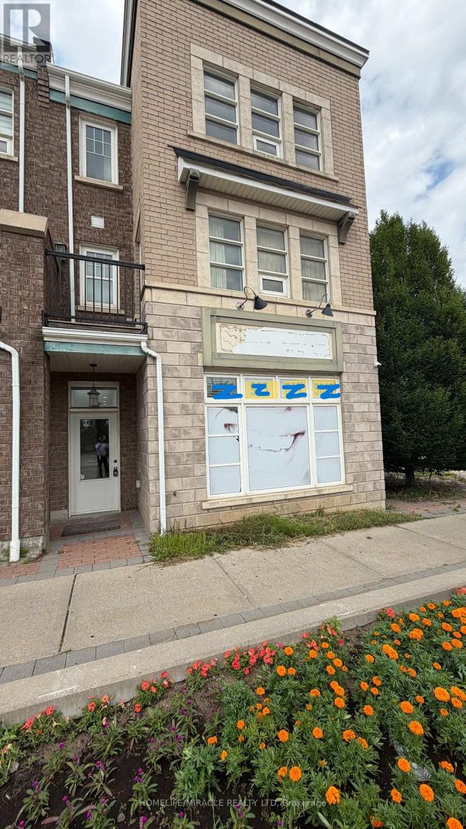 52 COMMUTER DRIVE, Brampton (Fletcher's Meadow)