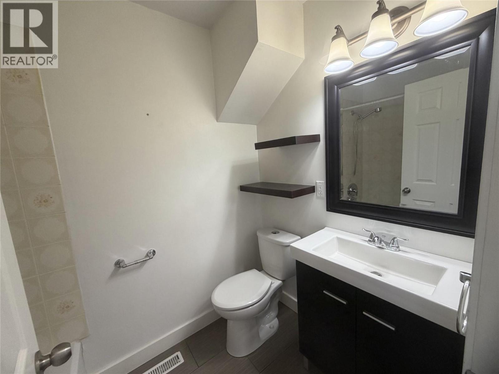 #304 3155 Gordon Drive - 11