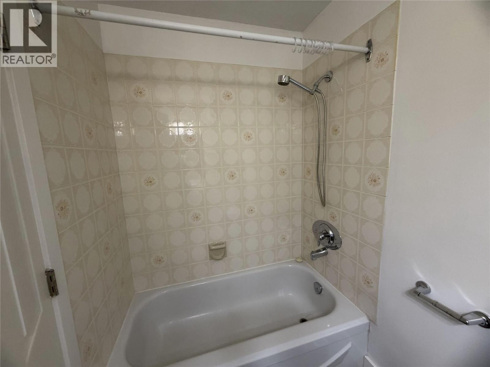 #304 3155 Gordon Drive - 12