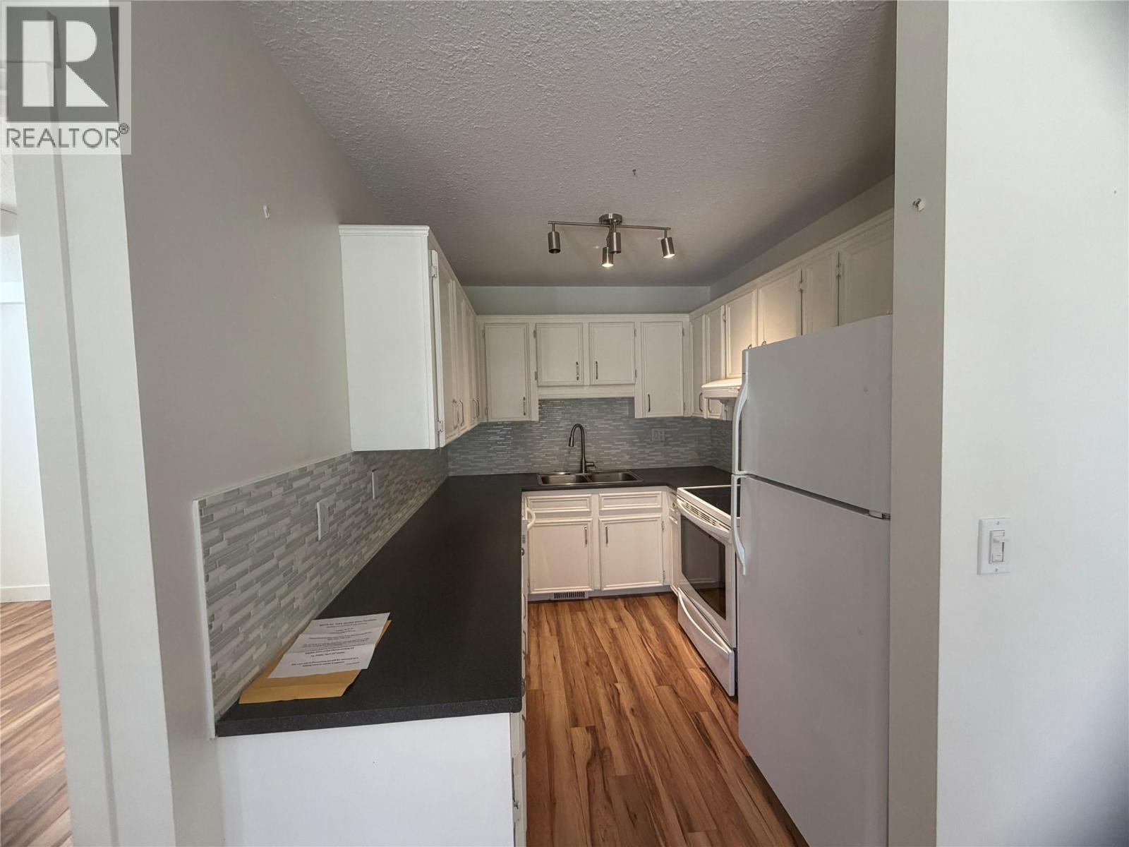 #304 3155 Gordon Drive - 13