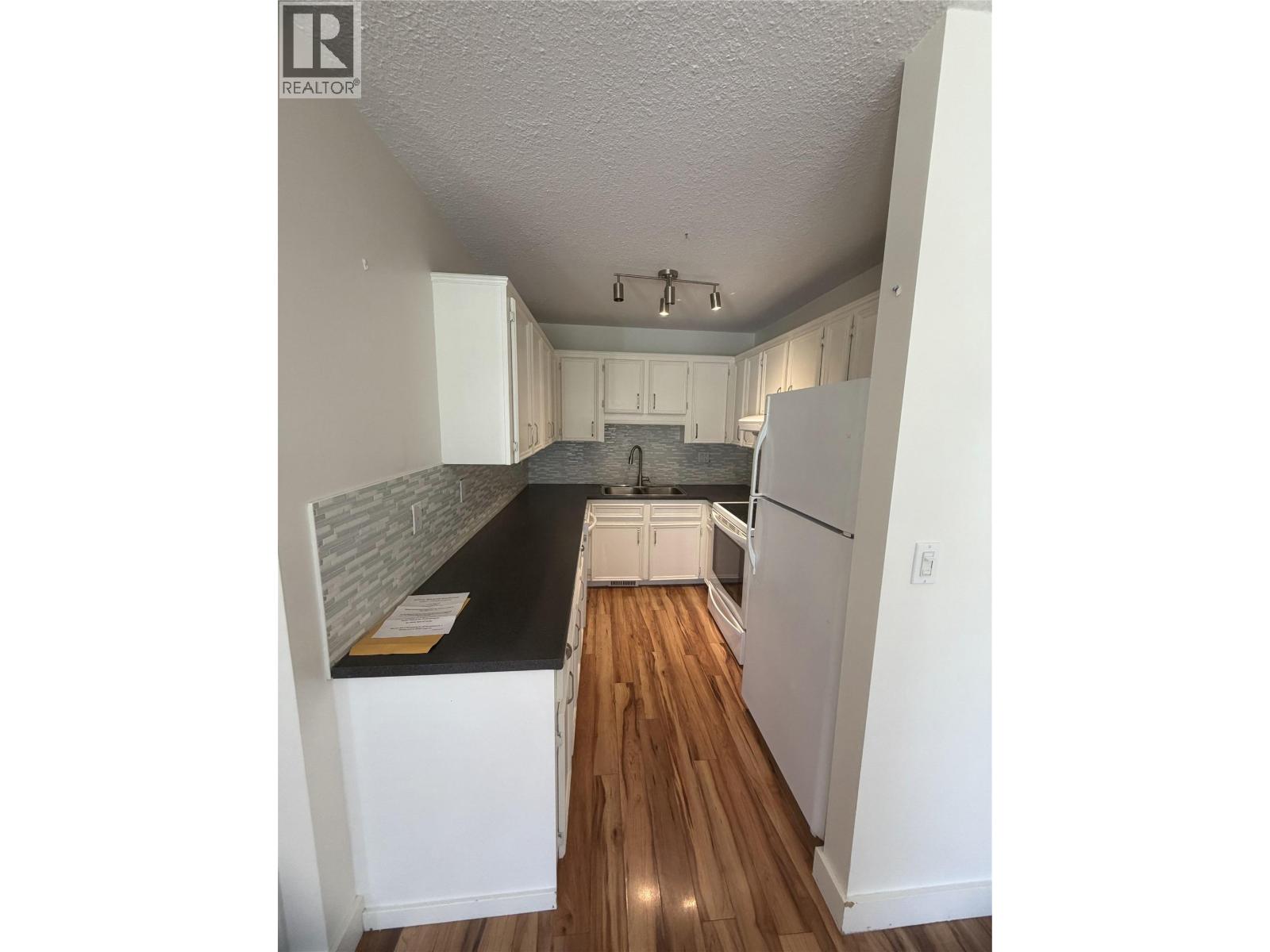 #304 3155 Gordon Drive - 14