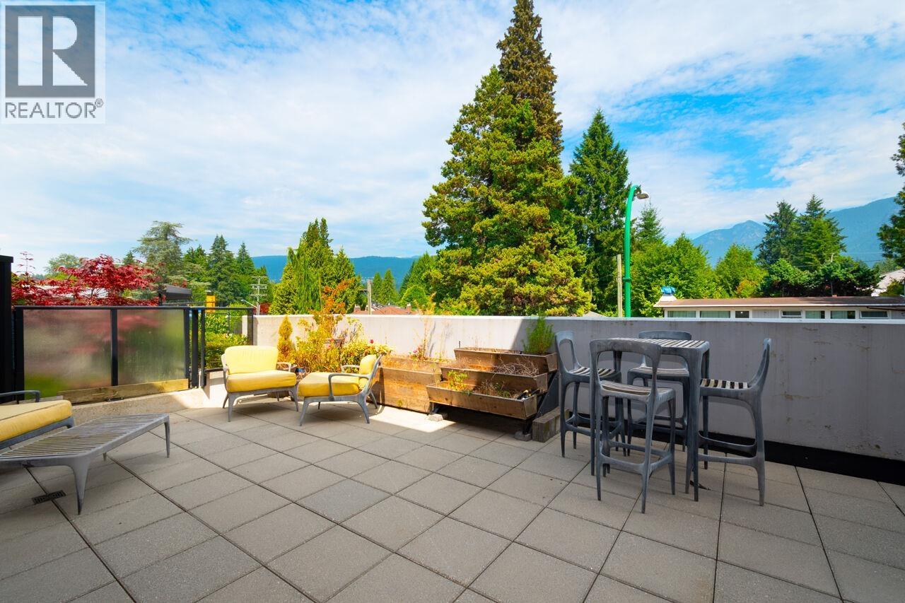 217 3220 CONNAUGHT CRESCENT, North Vancouver