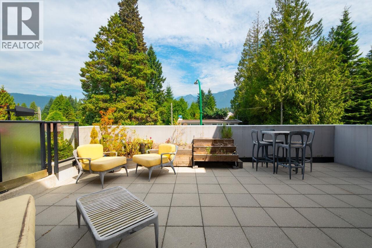 217 3220 CONNAUGHT CRESCENT, North Vancouver