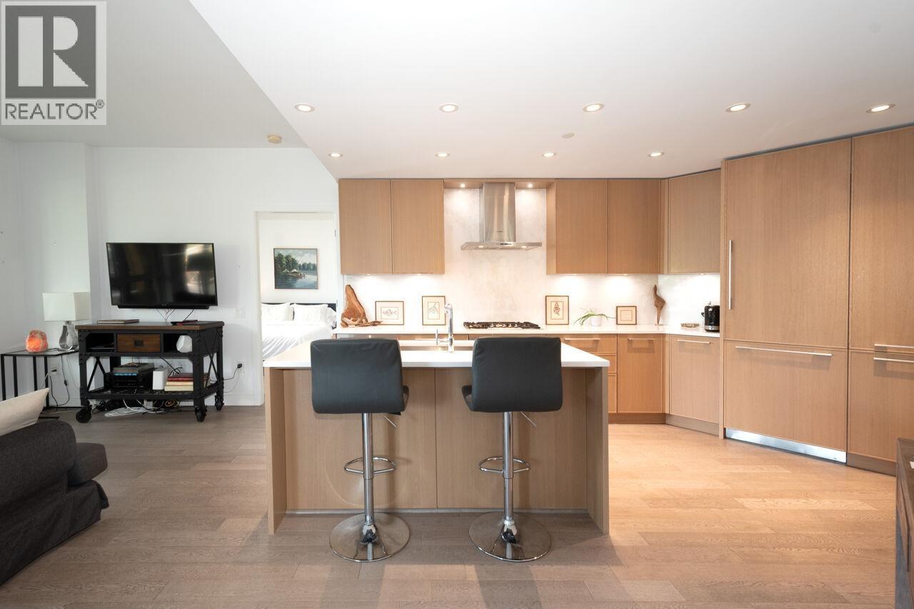 217 3220 CONNAUGHT CRESCENT, North Vancouver