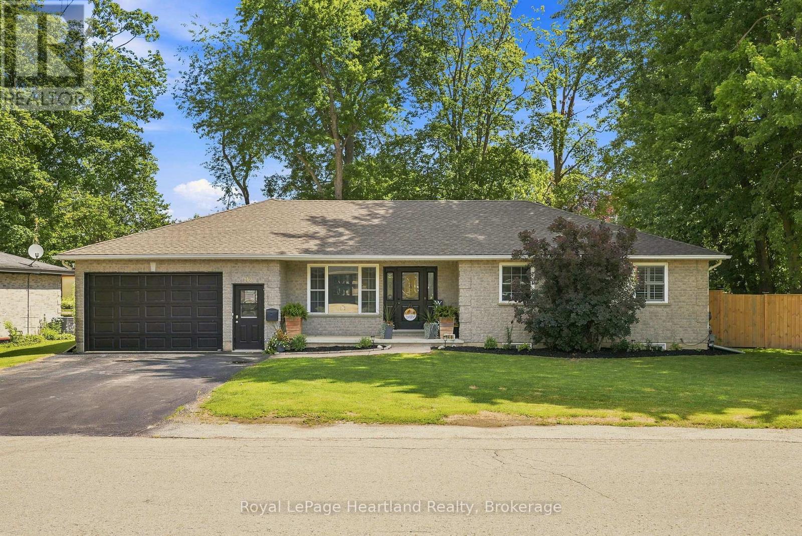140 JOHN STREET N - 1