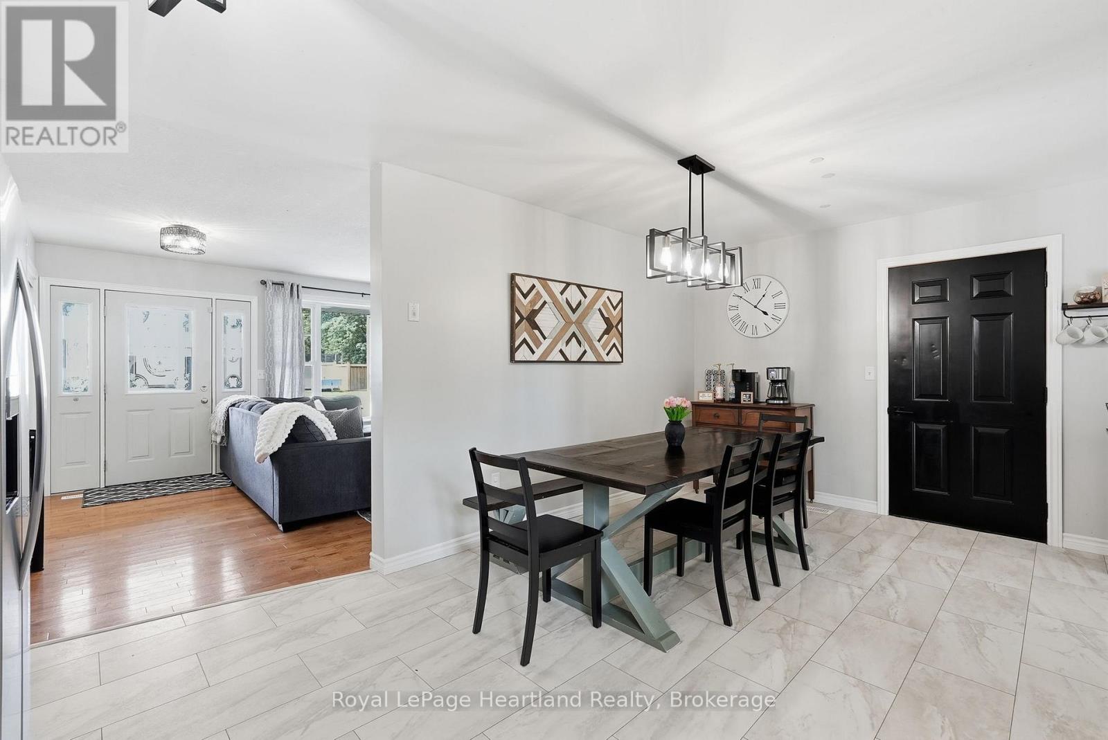 140 JOHN STREET N - 10