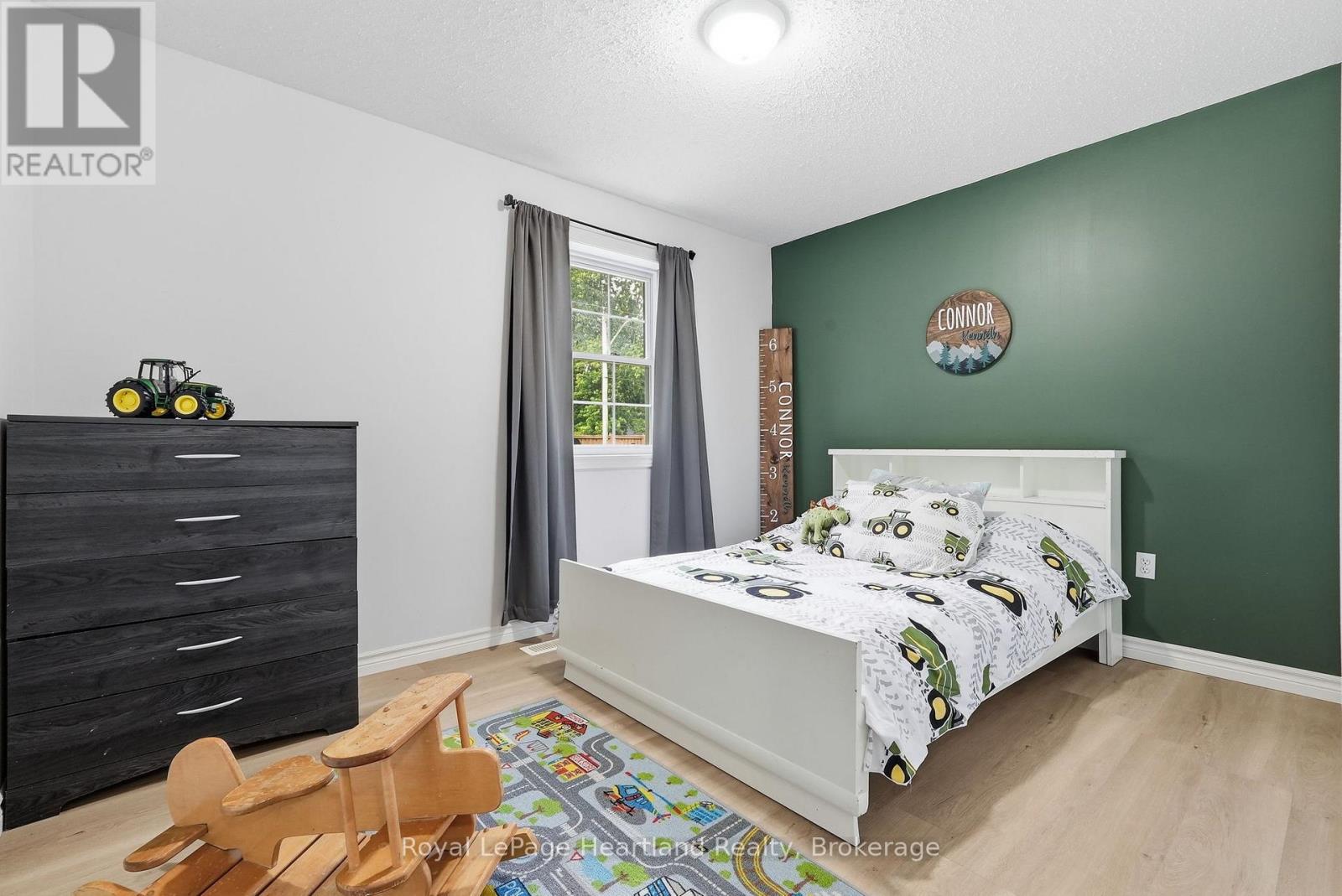 140 JOHN STREET N - 17