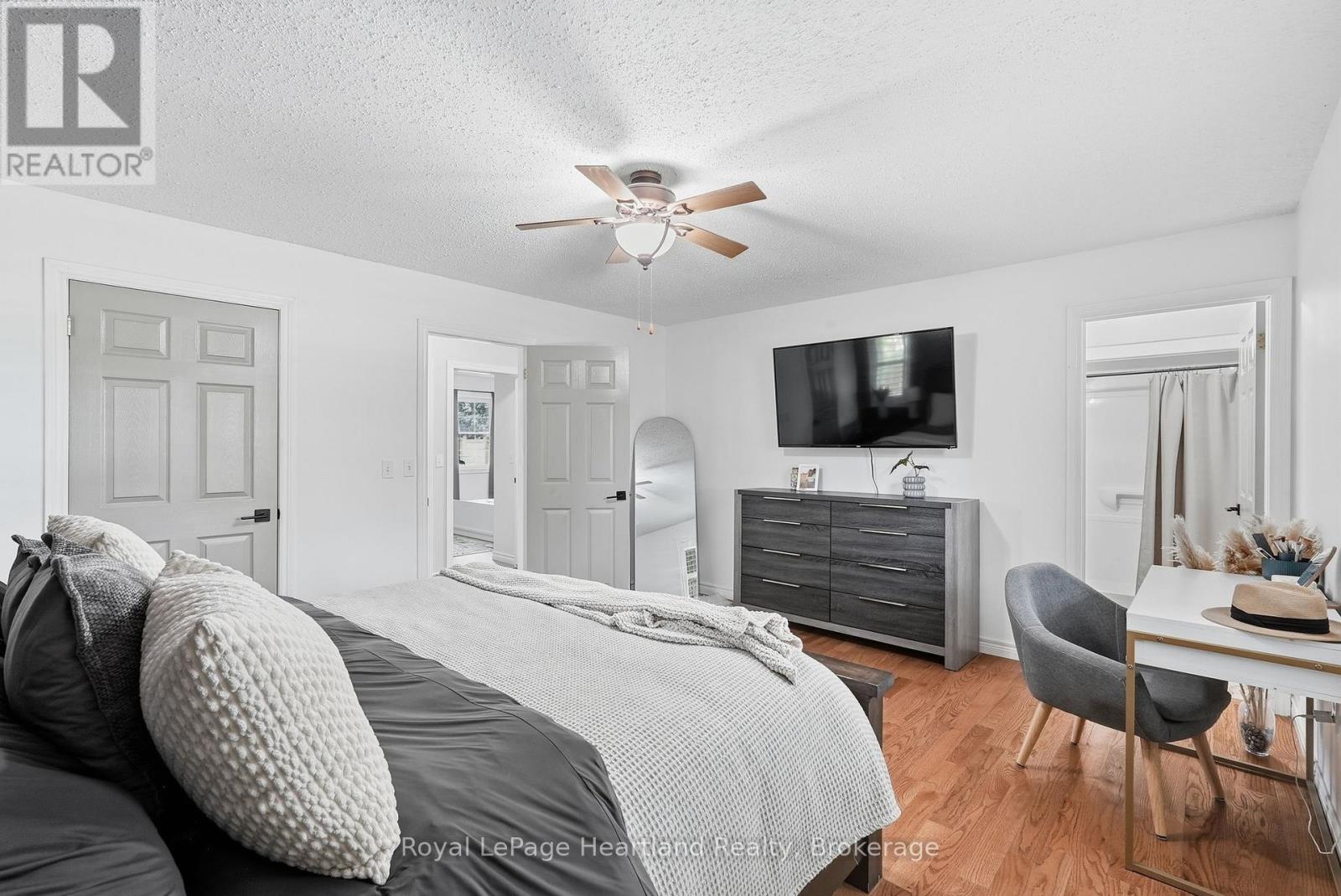 140 JOHN STREET N - 20