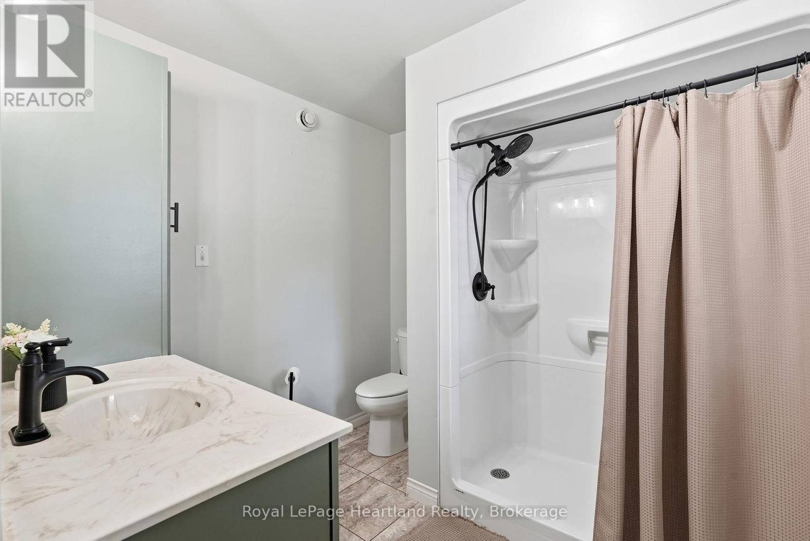 140 JOHN STREET N - 21