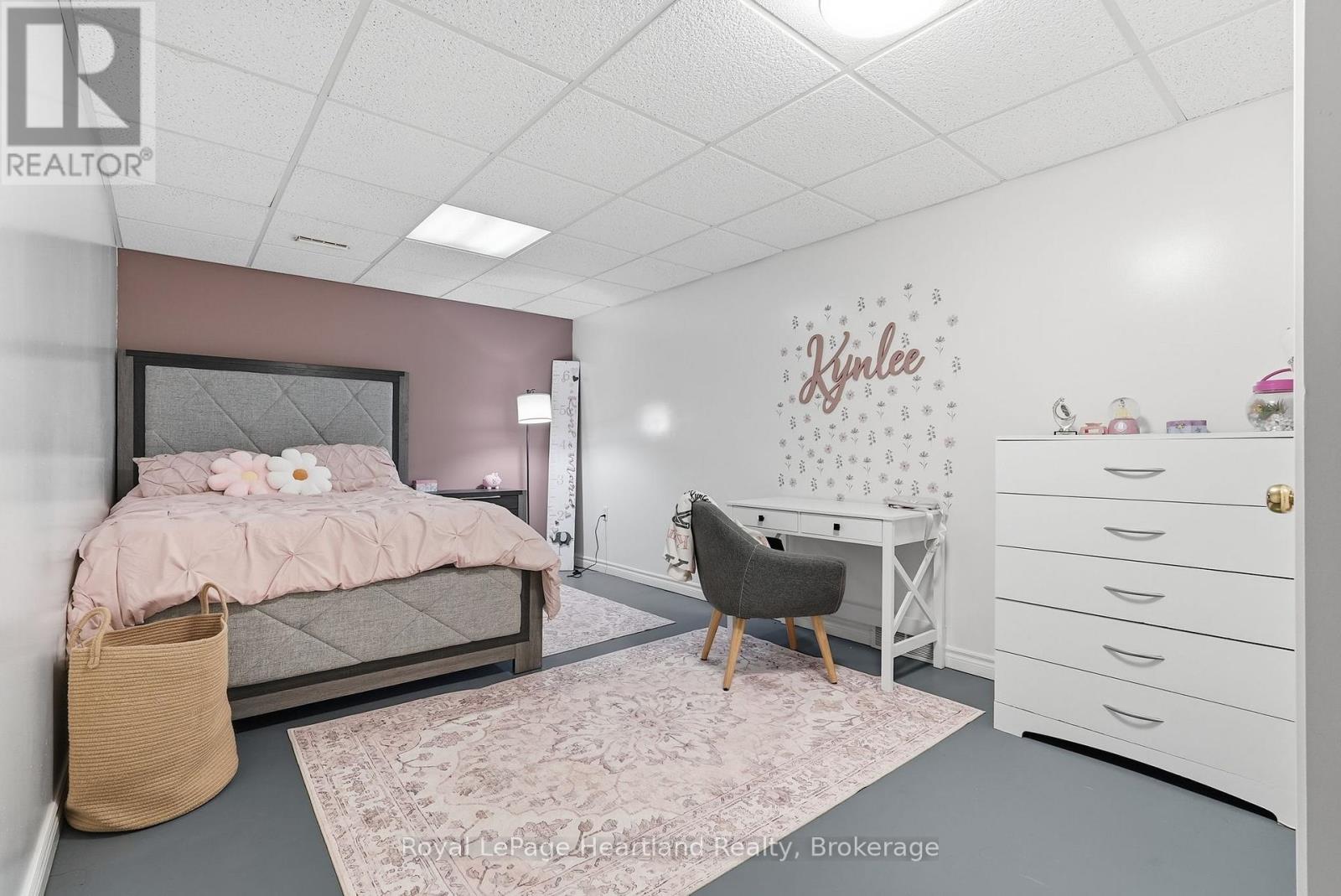 140 JOHN STREET N - 29