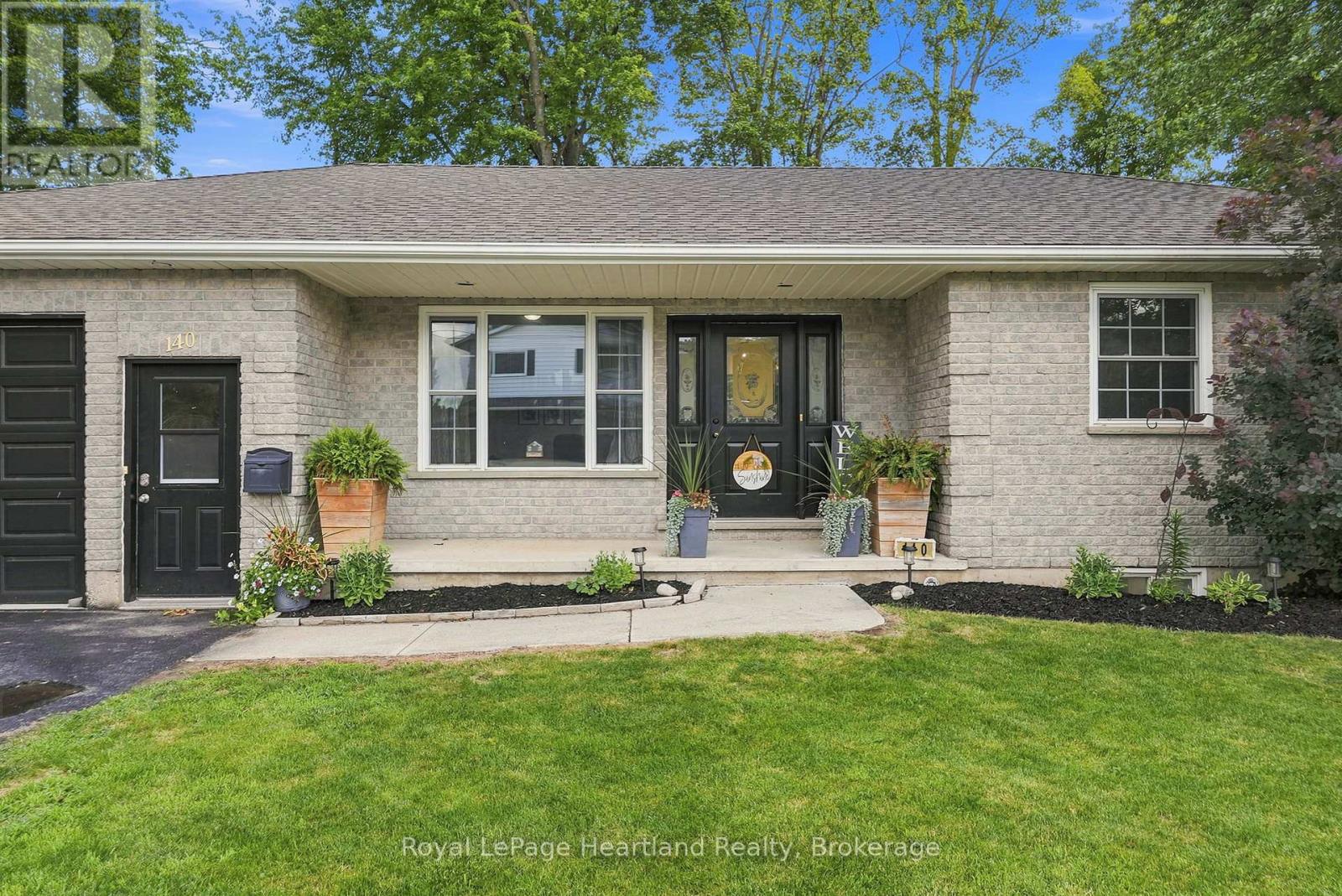 140 JOHN STREET N - 3