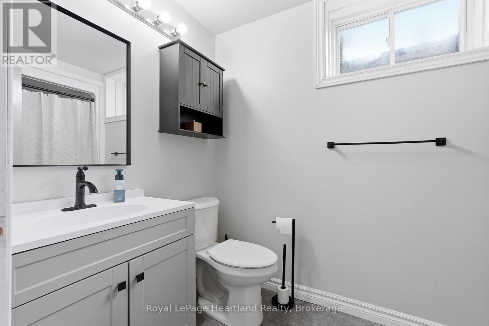 140 JOHN STREET N - 30