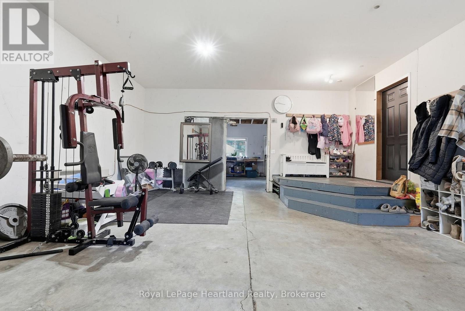 140 JOHN STREET N - 33