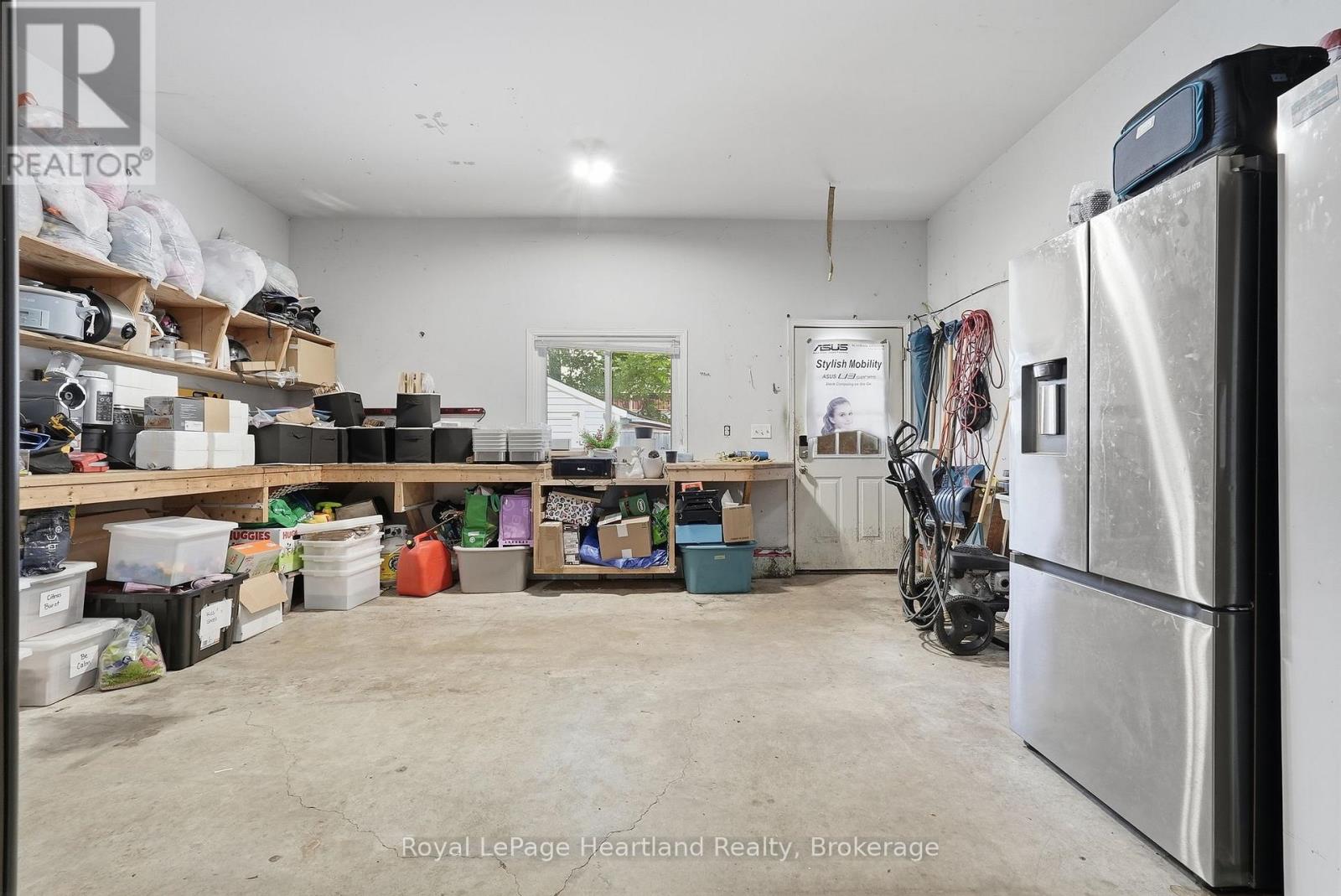 140 JOHN STREET N - 34