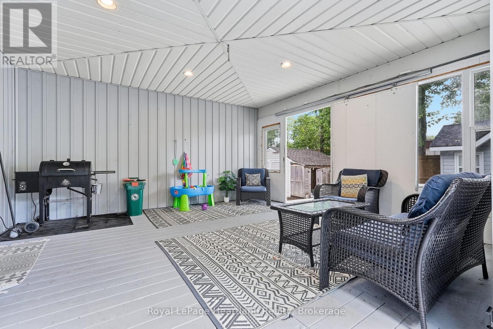 140 JOHN STREET N - 36
