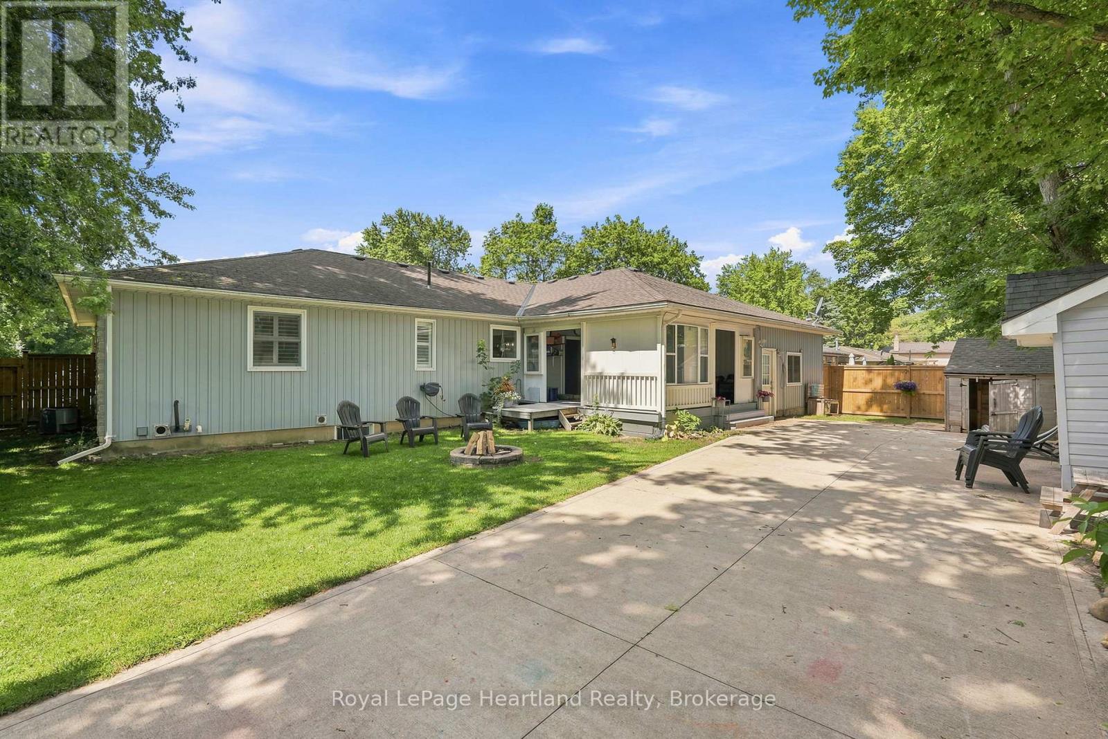 140 JOHN STREET N - 38
