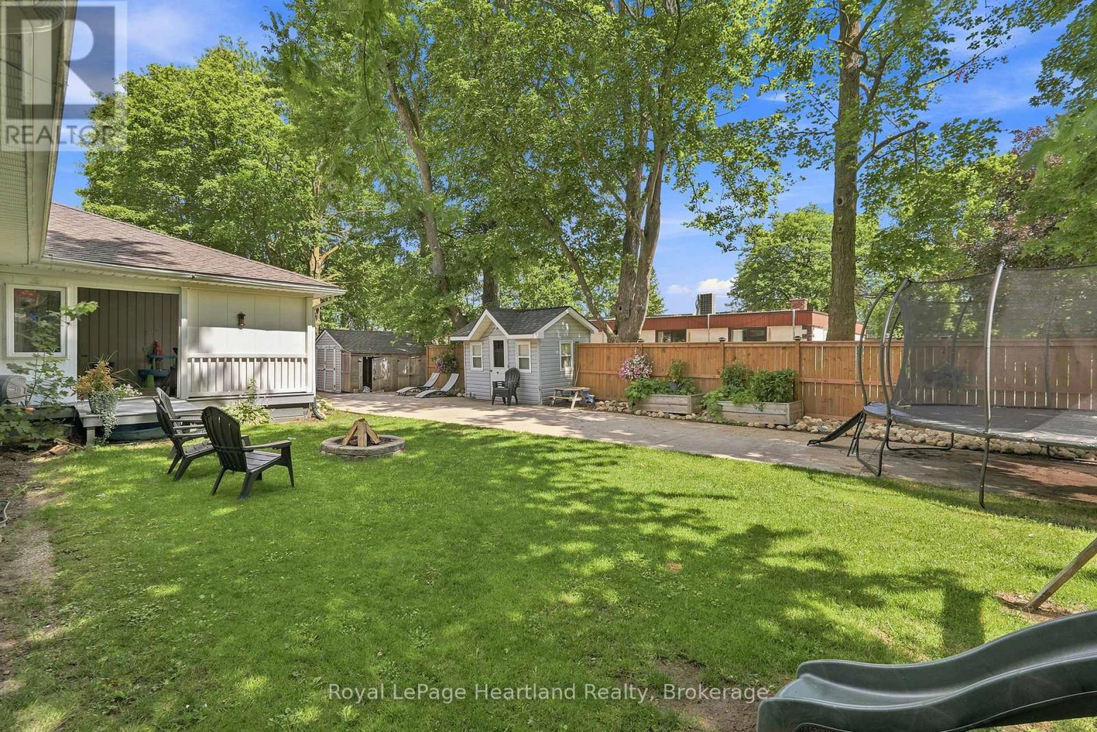 140 JOHN STREET N - 39