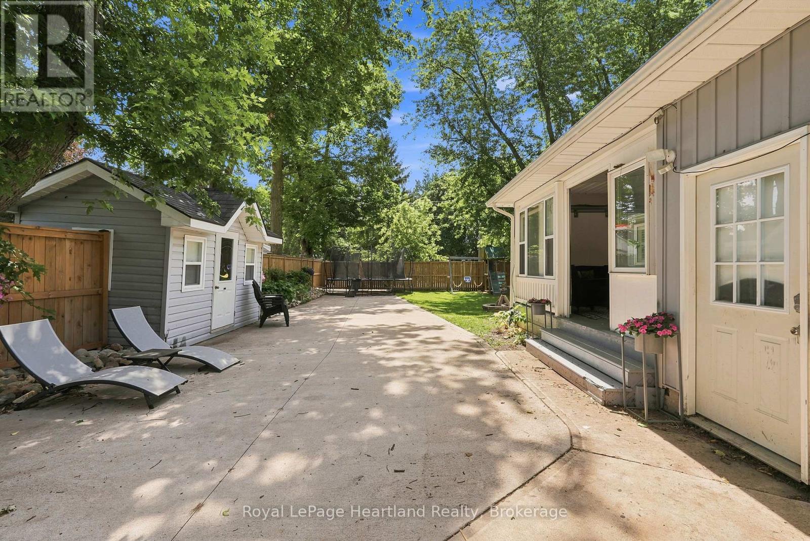 140 JOHN STREET N - 42