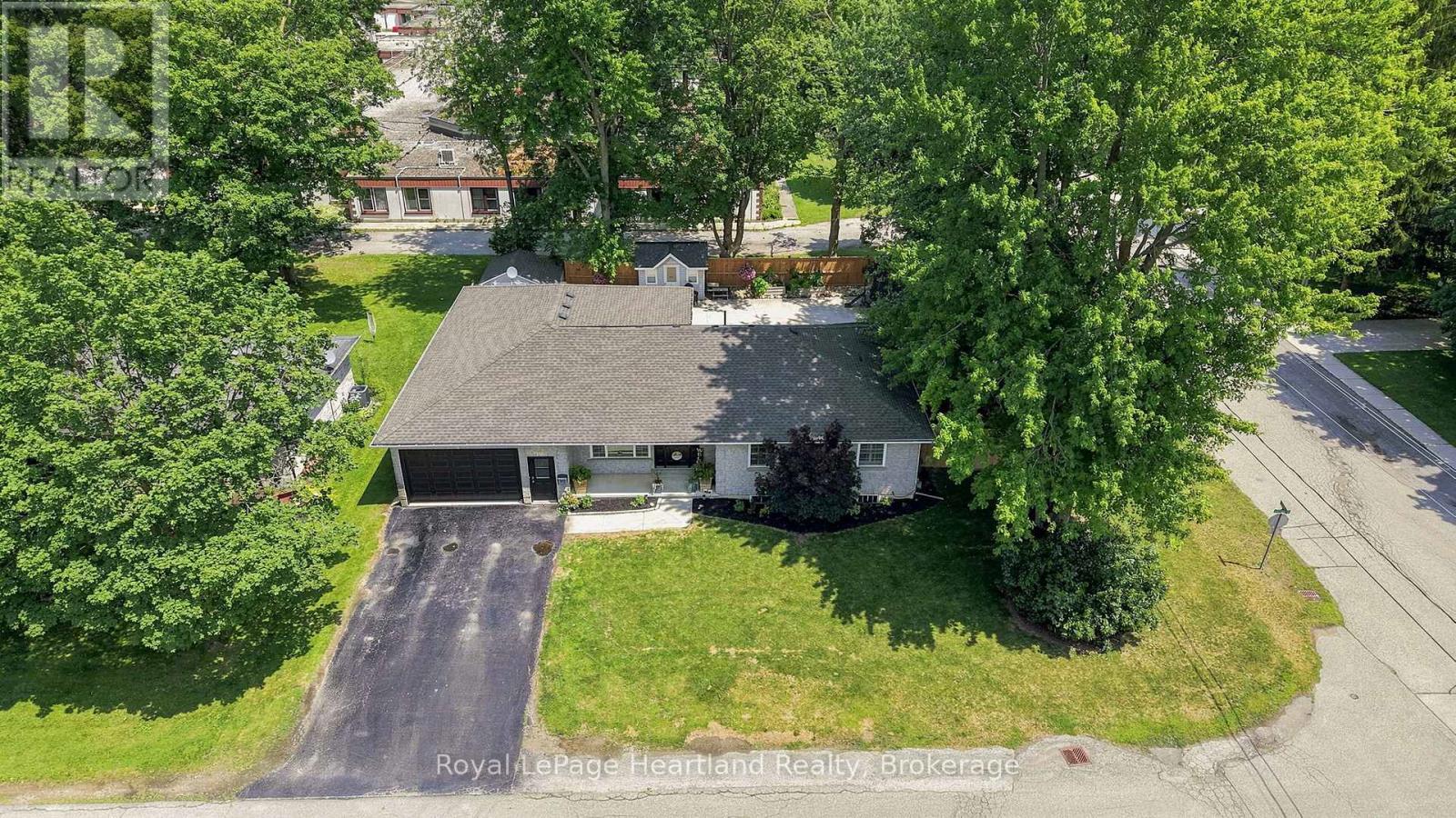 140 JOHN STREET N - 44