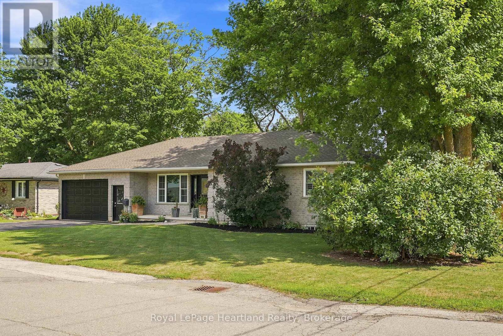 140 JOHN STREET N - 46