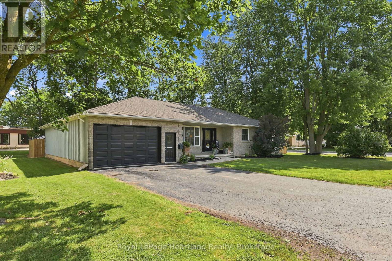 140 JOHN STREET N - 47