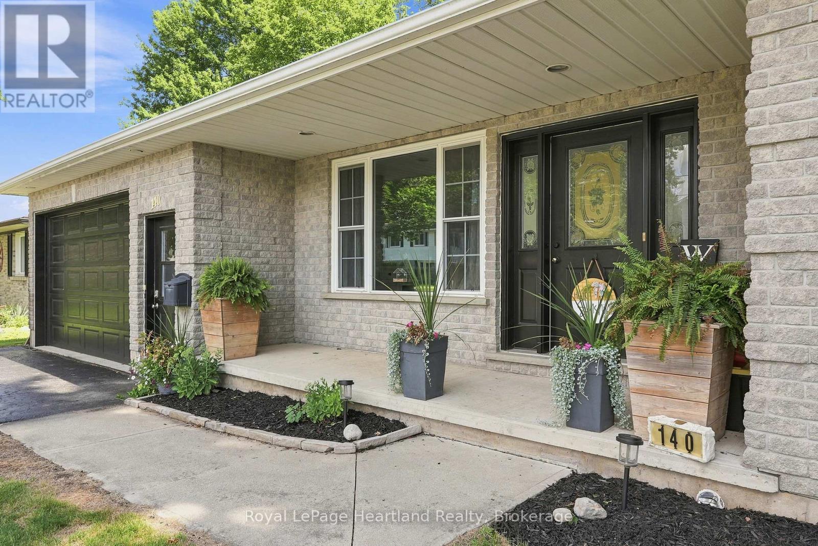 140 JOHN STREET N - 5