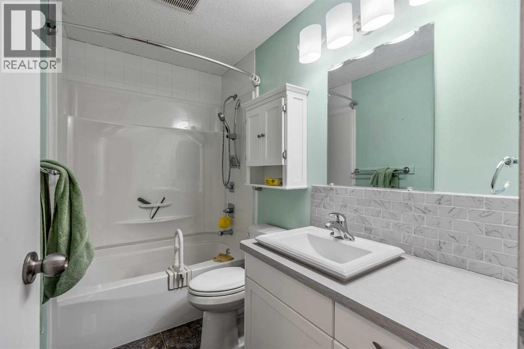 42 Honeysuckle Road N - 23